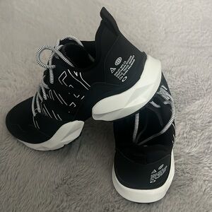 NWT Oakley Sneakers
